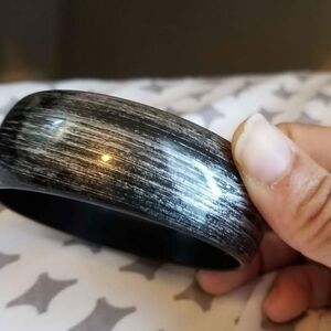 Two-tone synthetic fashion bracelet - black & gray